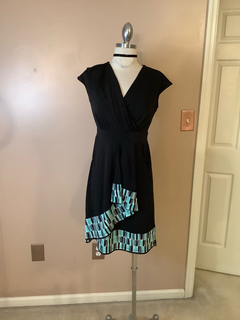 New Apt. 9 Kohl’s Black Faux Wrap Dress w/ Teal Graphic Trim XS Petite.